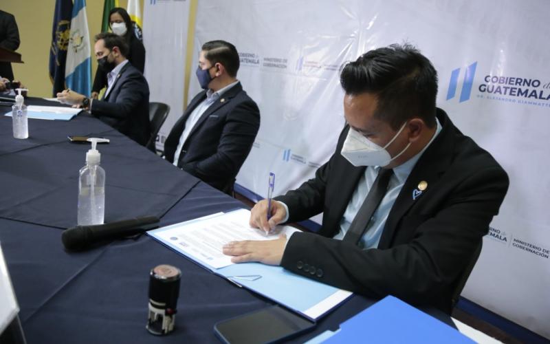 Gobernación de Huehuetenango y Crime Stoppers firman memorándum de entendimiento