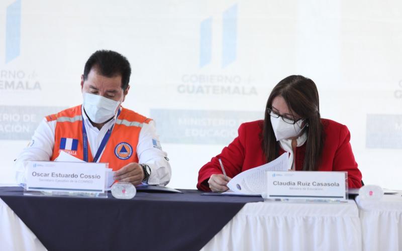 Mineduc firma Convenio con Conred para acciones interinstitucionales para mitigar y atender daños por desastres