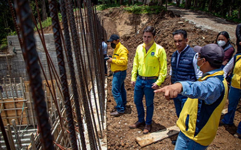 Ministro Mario Rojas Espino visita una planta de tratamiento de aguas residuales en Santa Catarina Pinula