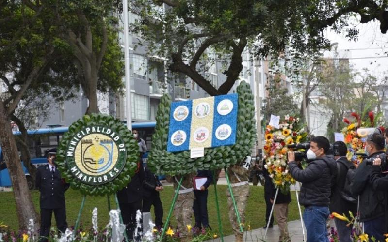 ofrenda floral en Perú