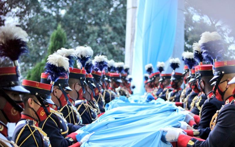 Ejército de Guatemala, conmemoró el Bicentenario de la Independencia Patria a través de la solemne ceremonia de izada y arriada de la bandera nacional