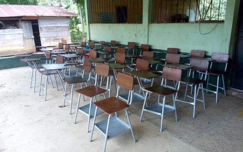 Reparación del mobiliario en beneficio la población estudiantil