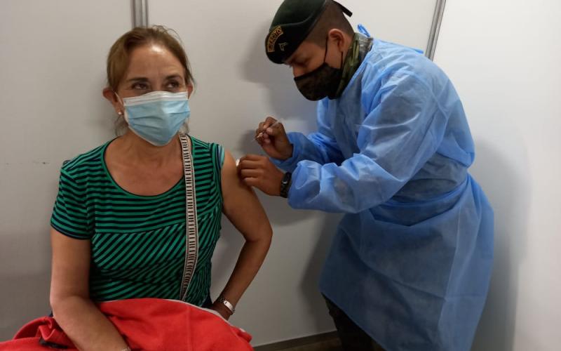 El personal militar colabora en la organización de los diferentes puestos de vacunación EN Alta Verapaz y Quiché