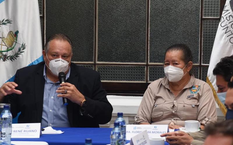 Ing. Luis Ruano y alcaldesa de dicho municipio