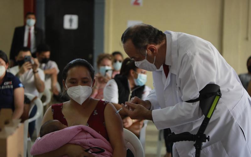 Vacunación en Guardia de Honor