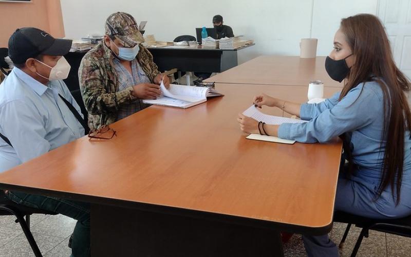 Personal del FONTIERRAS capacita a beneficiarios