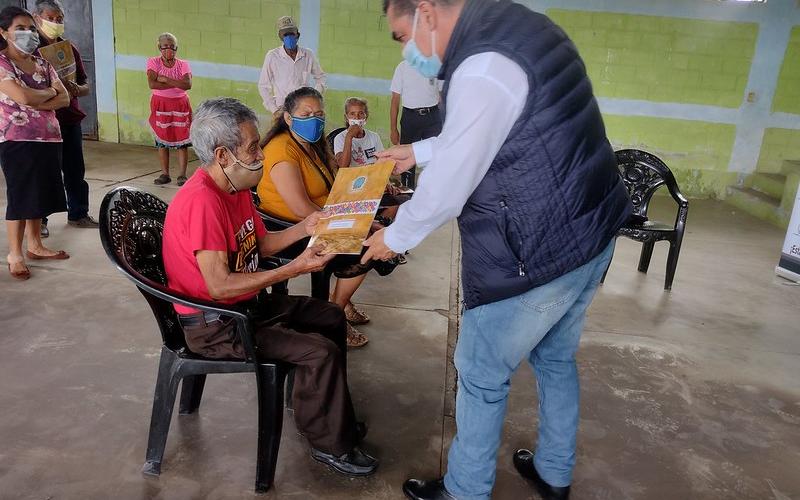 Familias recibieron Escritura Registrada