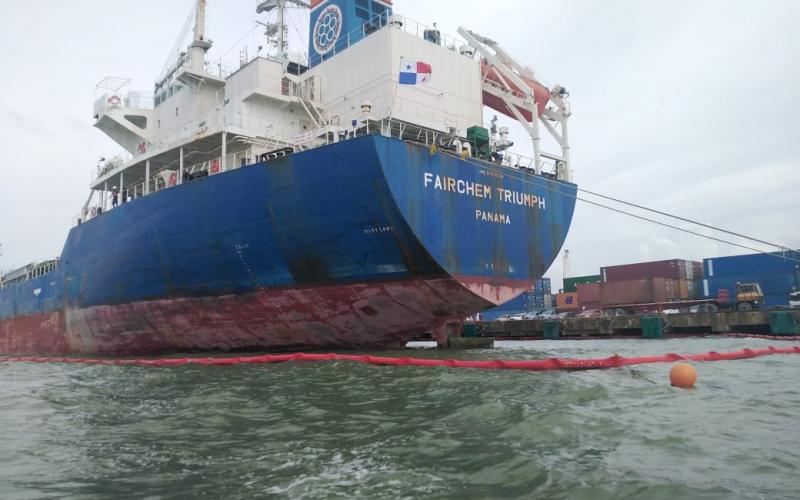 Inspección al buque tanquero con bandera panameña “Fairchem Triumph”