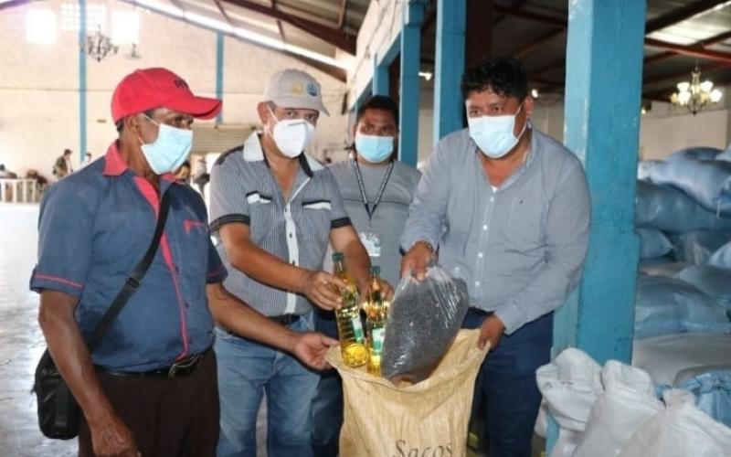 MAGA entrega raciones de alimentos a 2 mil 520 familias en Petén 