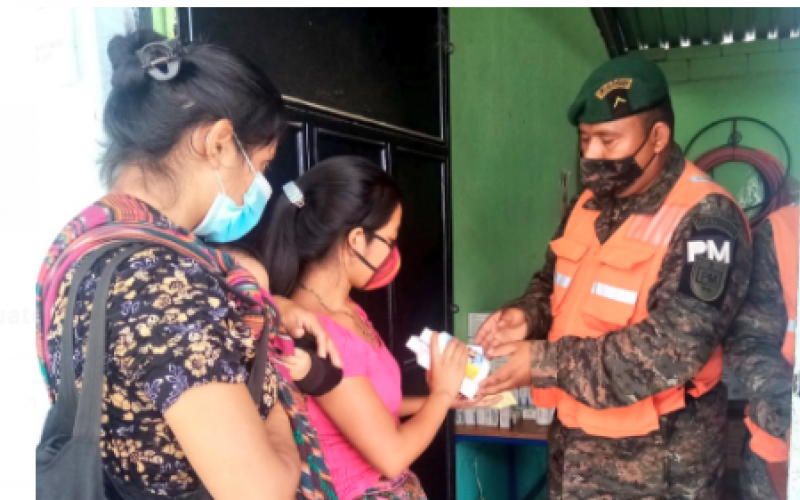 Ejército de Guatemala apoya jornadas médicas en aldeas de San Juan Sacatepéquez