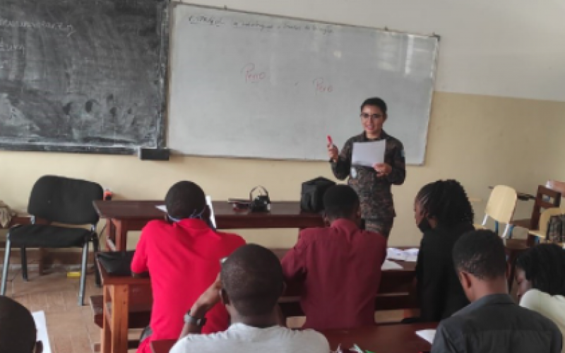 XXI Contingente de Fuerzas Especiales desplegado en El Congo imparte curso de idioma español a universitarios congoleses