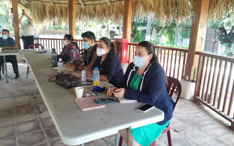 Personal de Mides en reunión del COE