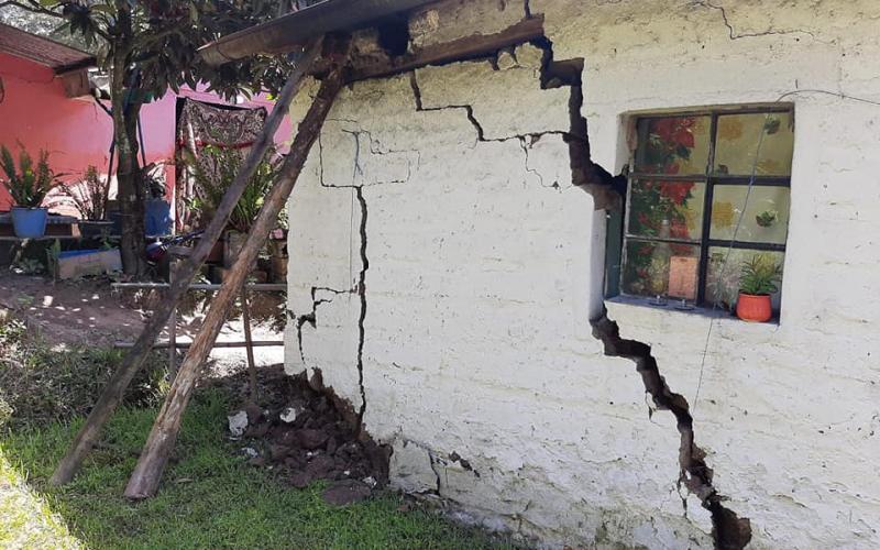 Fuertes lluvias dañaron de manera severa la estructura de 1 vivienda en El Naranjo, Huehuetenango, Huehuetenango.