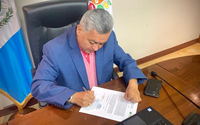 Ministro de Desarrollo firma convenio de desembolso del Gobierno de China (Taiwán)