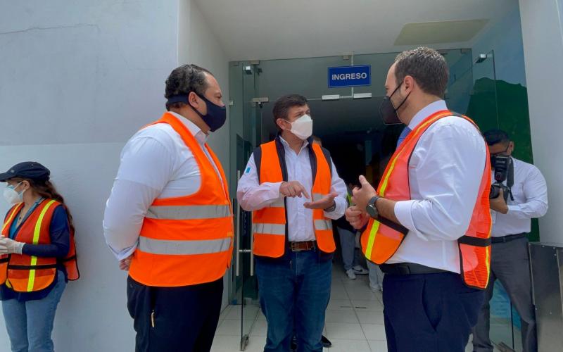 Director General de Migración y Ministro de Relaciones Exteriores en Centro de Recepción de Retornados zona 13