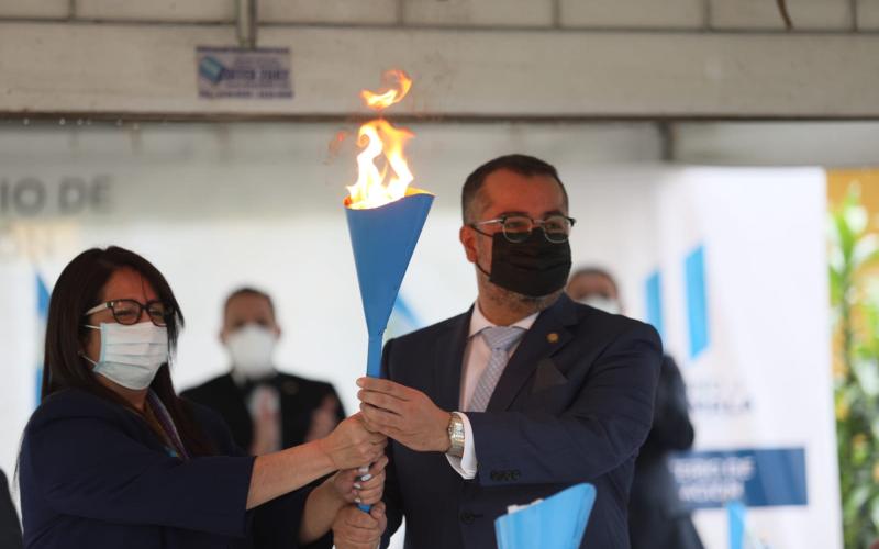 Ministra Claudia Ruíz enciende el fuego patrio  en el marco del Bicentenario