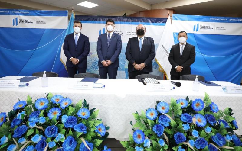 Los integrantes de la mesa directiva, durante la conferencia de prensa virtual ofrecida para dar a conocer la nueva herramienta digital.