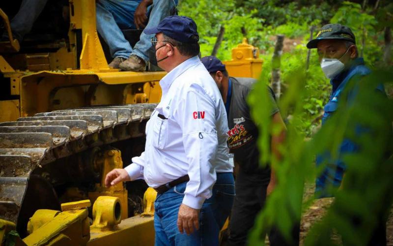 El Fondo Social de Solidaridad por medio de la Unidad de Convoyes Regionales, ha trabajado en los 8 meses de año en 177.47 kilómetros y en 34,444 metros cúbicos de movimiento de tierra