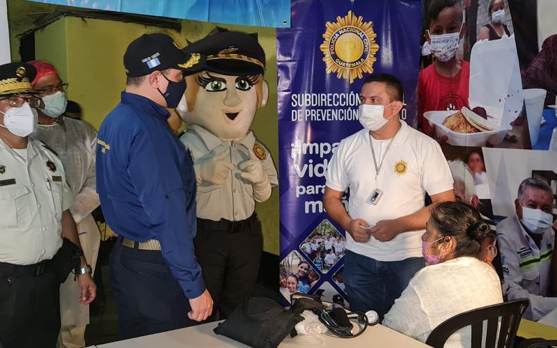 PNC inicia vacunación contra el covid-19 en albergue de colonia La Verbena