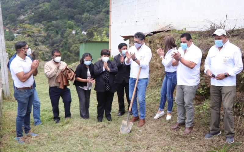 Mineduc y Municipalidad de Sacatepéquez inauguran el inicio de los trabajos de mejoramiento de escuela en Sacatepéquez