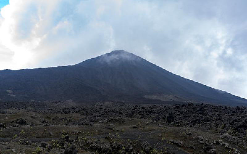 Vista al volcán de Pacaya. Foto de archivo.