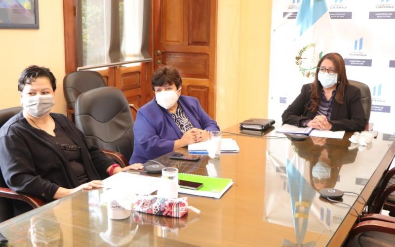 Ministra de Educación sostiene reunión con representantes de Unesco en seguimiento a proyectos que se realizan en conjunto