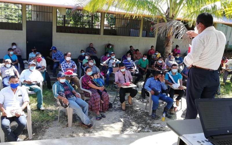 E.C.A. Aj Awinel recibe apoyo en el proceso de actualización de miembros