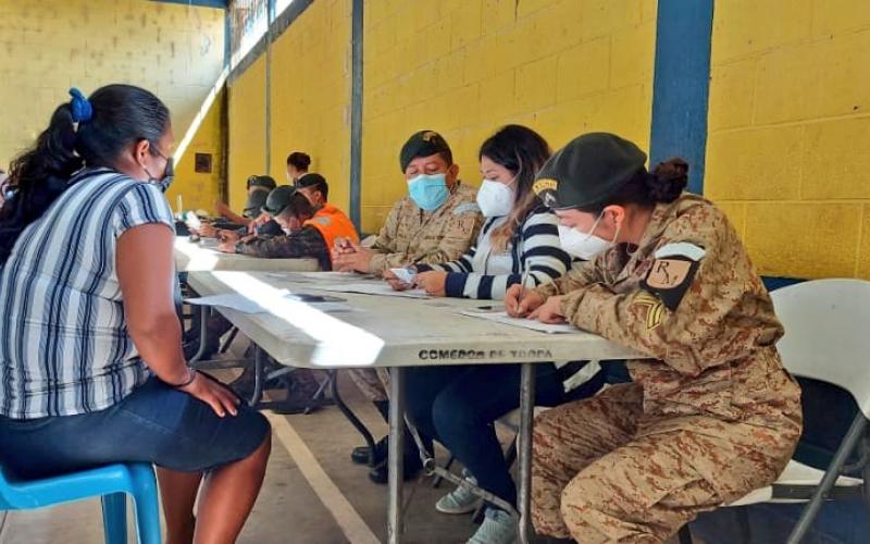 Reservistas del Ejército de Guatemala apoyan vacunación en Quetzaltenango, Santa Rosa y Jutiapa