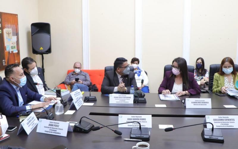 Ministra de Educación Presenta Avances en Programa CECODII