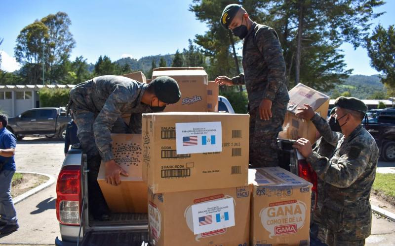 Distribuyen kits de higiene que beneficiarán a pobladores