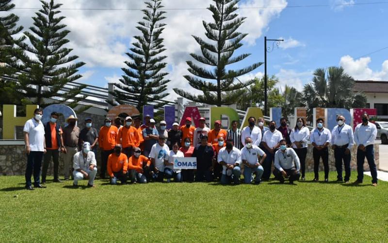 Alcalde de dicho municipio y su equipo