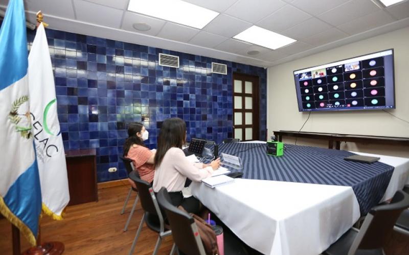 Cancillería en reunión con Celac