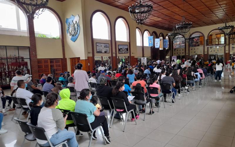 Cientos de guatemaltecos asistieron a Jornada de vacunación integral en Mariscal Zavala