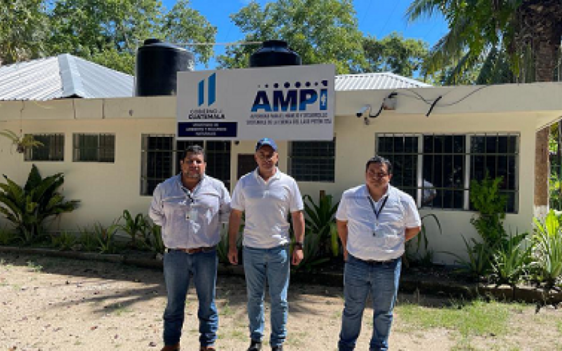 Ministro Mario Rojas Espino visita la sede de AMPI en Petén.
