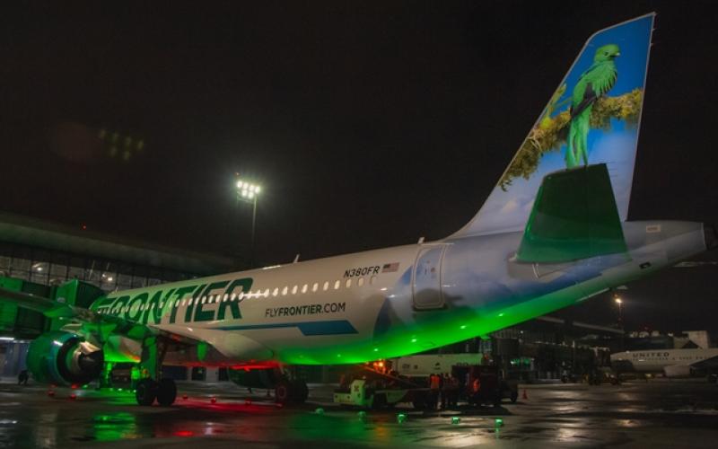 Foto avión verde El Quetzal Frontier