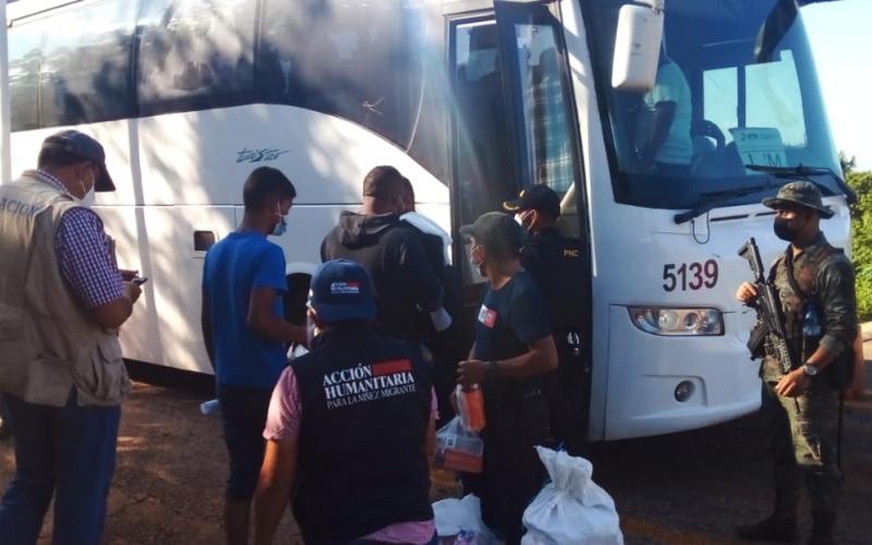 Ejército de Guatemala protege a migrantes durante su tránsito en el territorio nacional