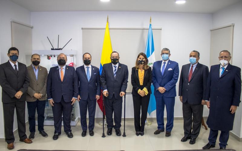 Presidente Alejandro Giammattei llega a Colombia