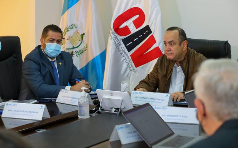 Presidente Alejandro Giammattei visita el CIV