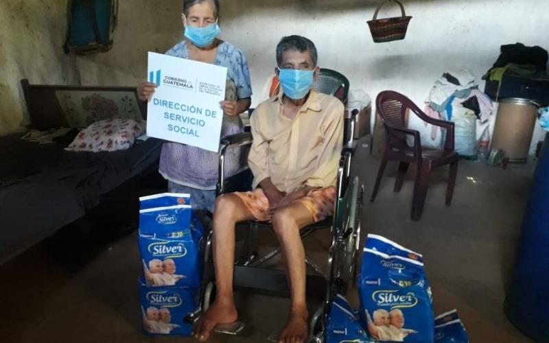 En diferentes Municipios de Jutiapa, la Dirección de Servicio Social entregó equipo médico ambulatorio a guatemaltecos en extrema pobreza. 