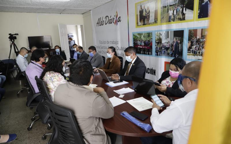Reunión en el Congreso de la República con la mesa de trabajo.