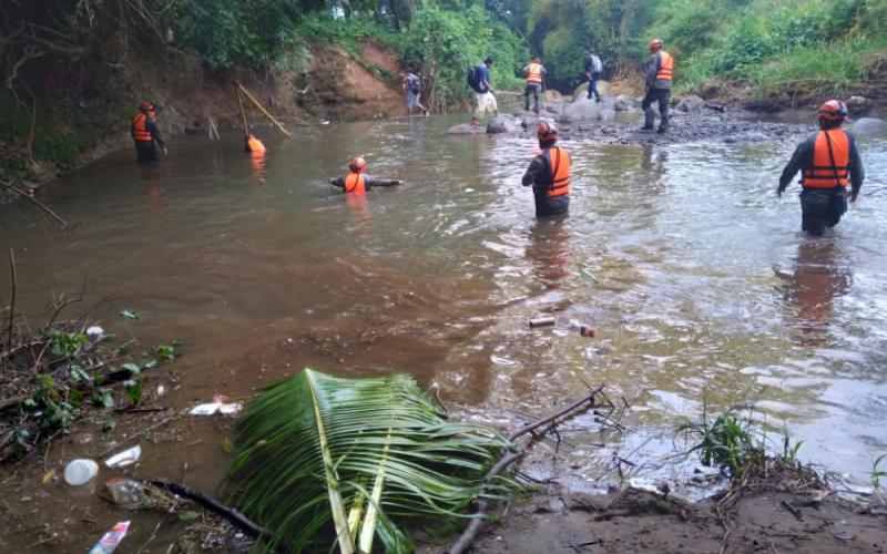 Ejército de Guatemala apoya en búsqueda de guatemaltecas  que sufrieron percance en el río Camella, Suchitepéquez