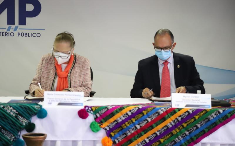 Firma convenio MP e Inguat