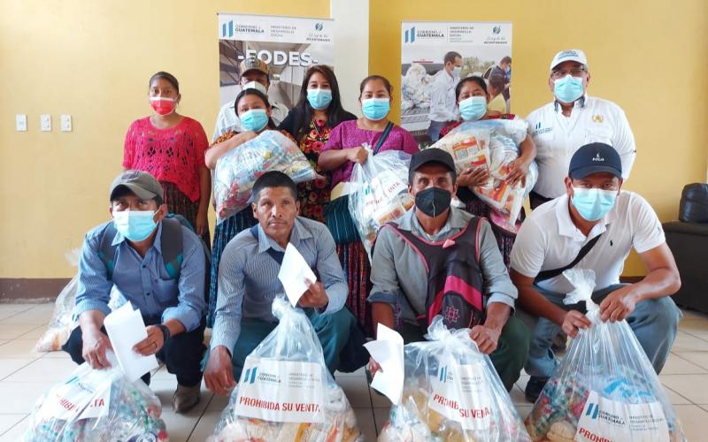 Usuarios de programa de alimentos del Fodes en Alta Verapaz