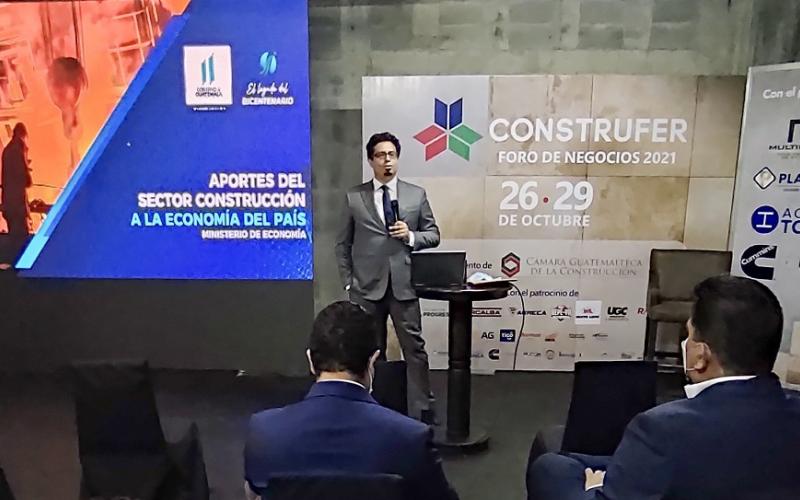 El Viceministro de Inversión y Competencia, Lisardo Bolaños, durante su participación en Construfer.