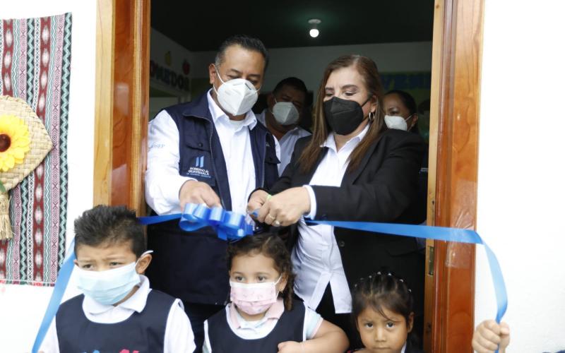 El subsecretario de Promoción Social de SOSEP, Óscar Cruz, junto a la alcaldesa de Malacatancito, Huehuetenango, Irma Ávila, inauguraron el Centro de Atención y Desarrollo Infantil 953-30.