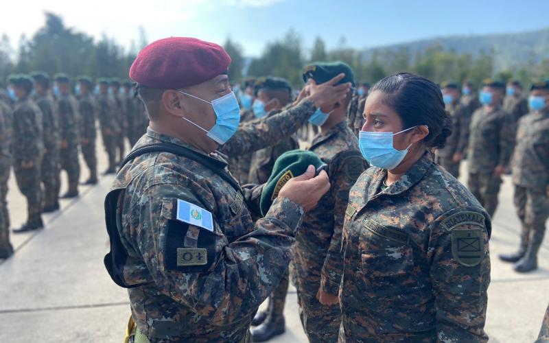 Ciudadanos guatemaltecos culminaron el Curso Básico del Soldado para servir a la nación en la Fuerza Permanente del Ejército de Guatemala