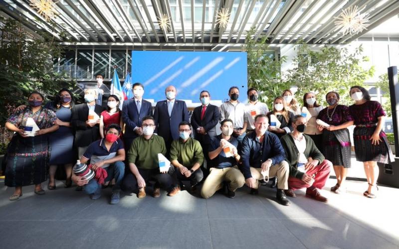 Artesanos y diseñadores fueron premiados hoy por su arte e innovación.