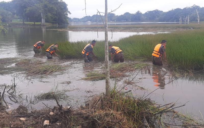  Jornada de limpieza en varios sectores de la laguna El Mango
