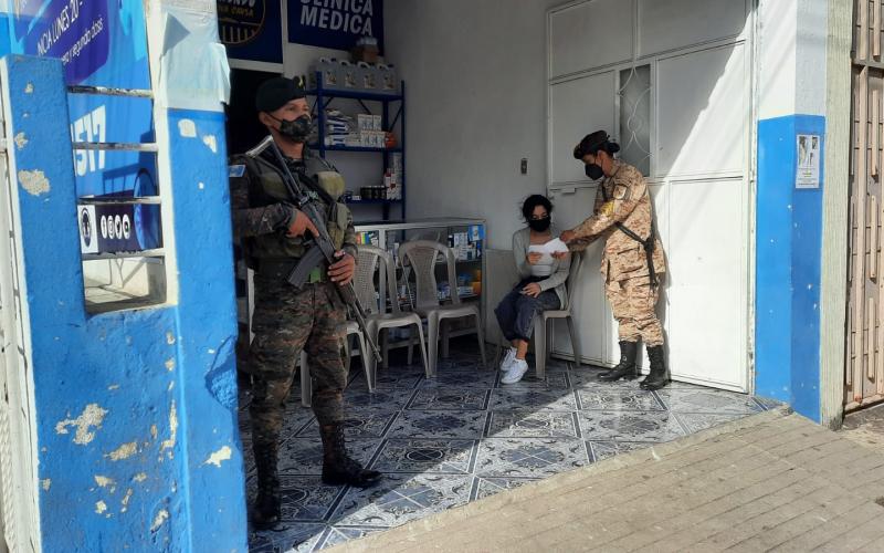 Reservistas Militares realizan esfuerzos para acelerar el proceso de vacunación contra COVID-19 