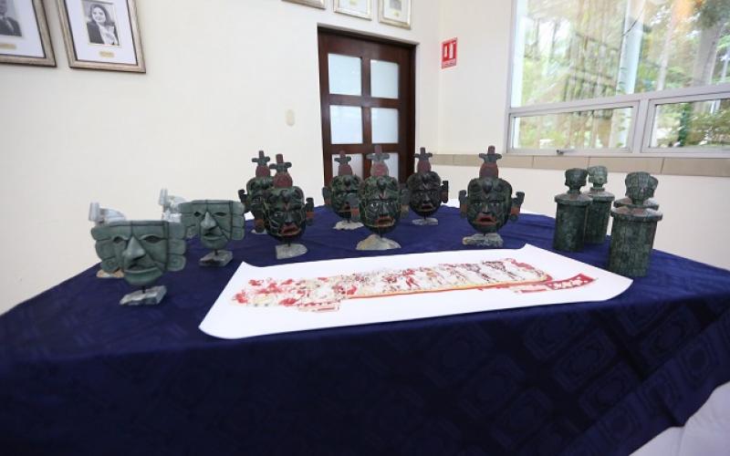 Réplicas de piezas mayas